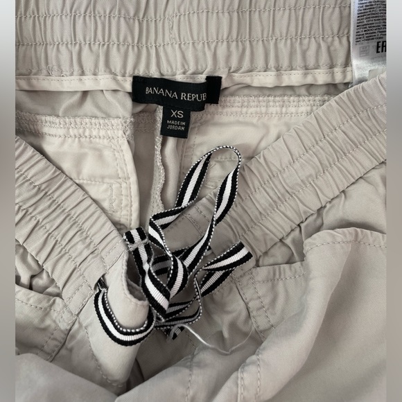 Banana Republic tan jogger. - Picture 3 of 5